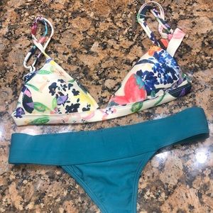 Authentic traingl bikini top!! 💞☀️🍒